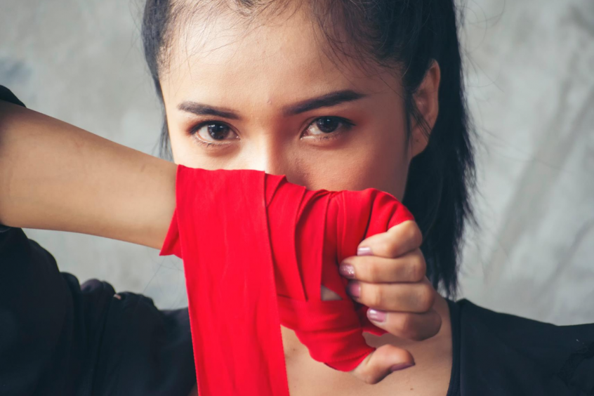 10 REASONS WHY WOMEN SHOULD START TRAINING MUAY THAI